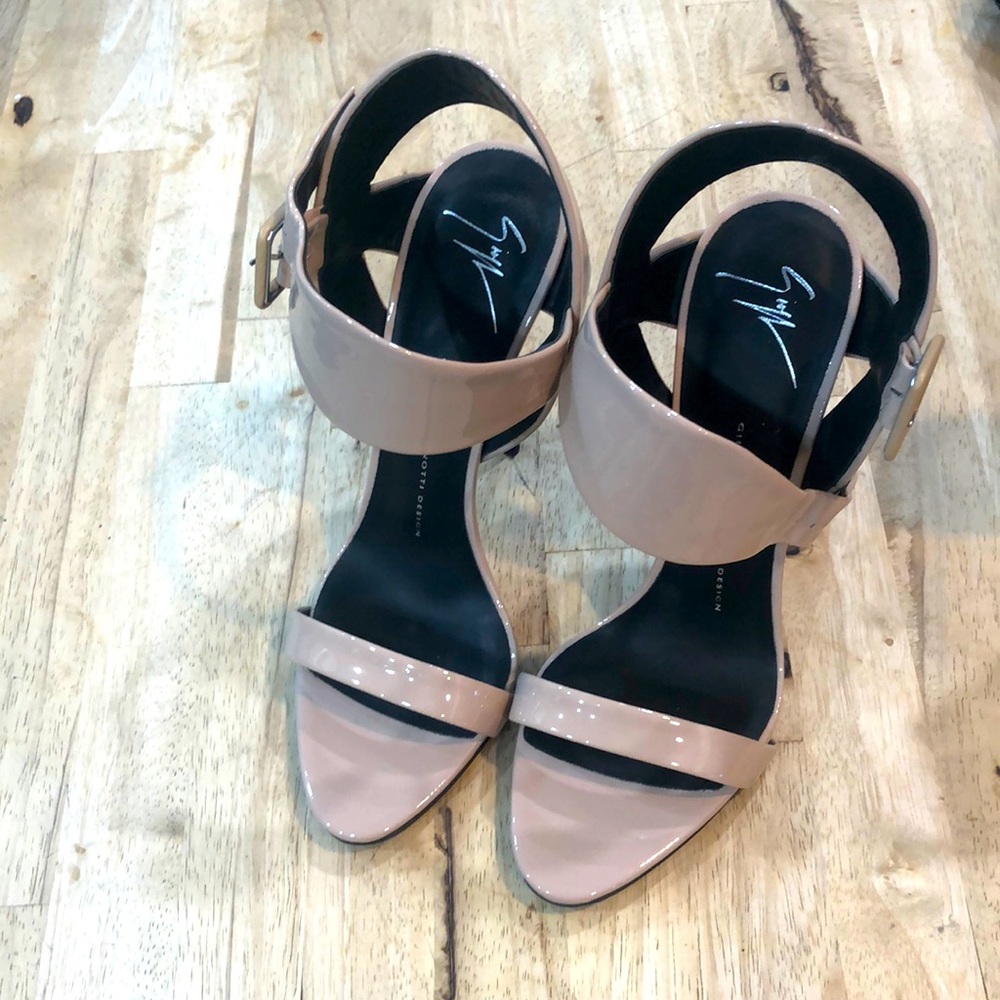 Giuseppe Zanotti design